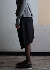 PRE-ORDER swift long shorts in black