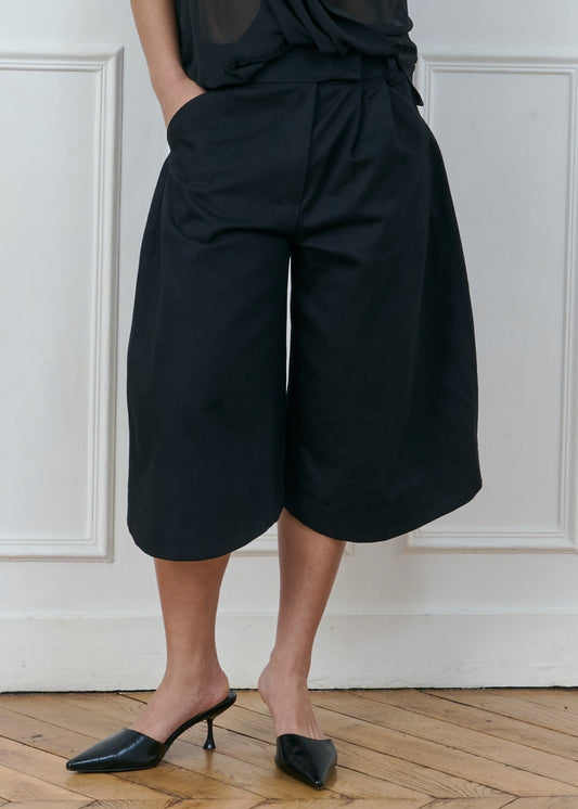 swift long shorts in black